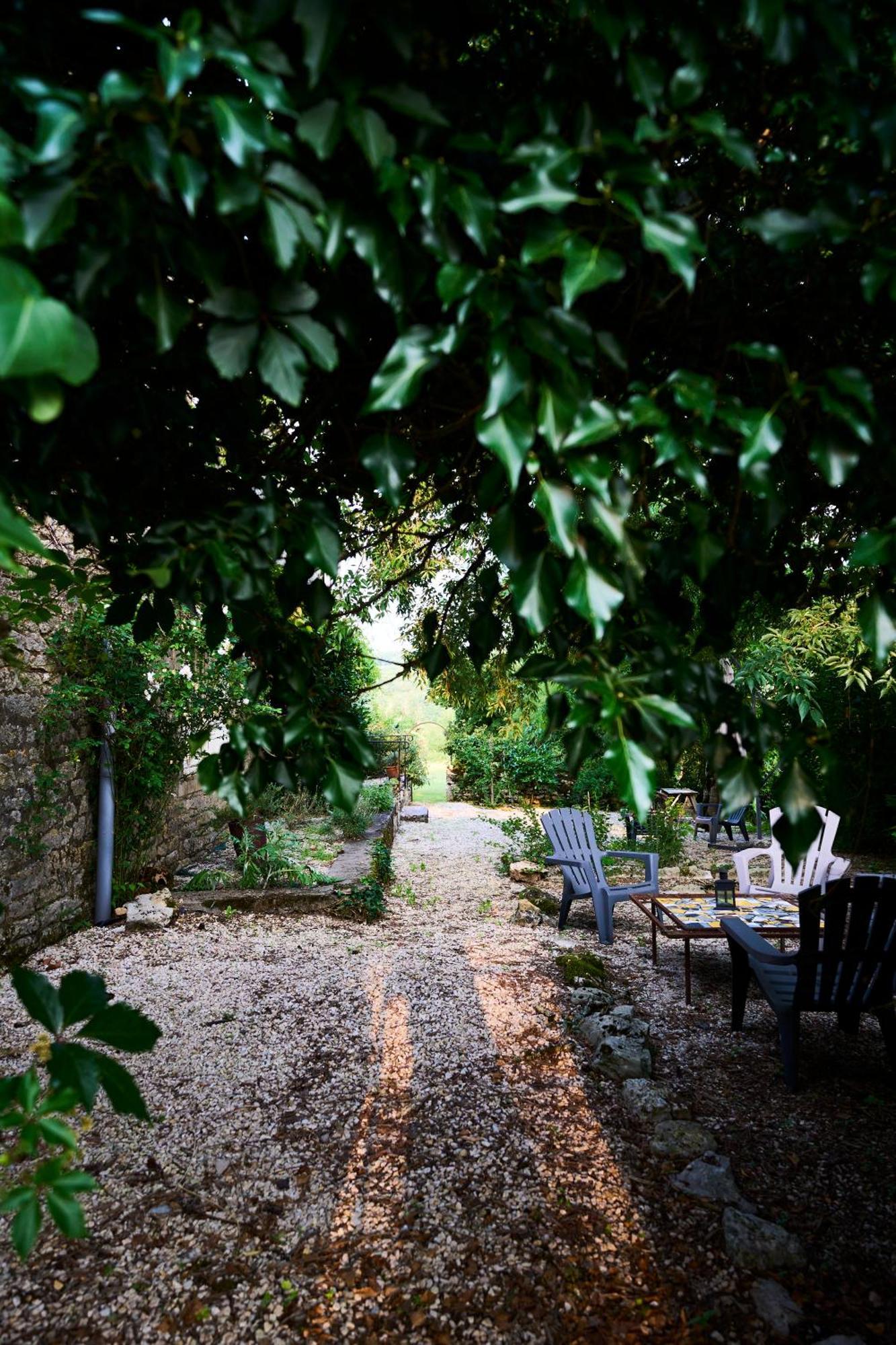 Отель La Ferme De Roquedure Montfaucon  Экстерьер фото